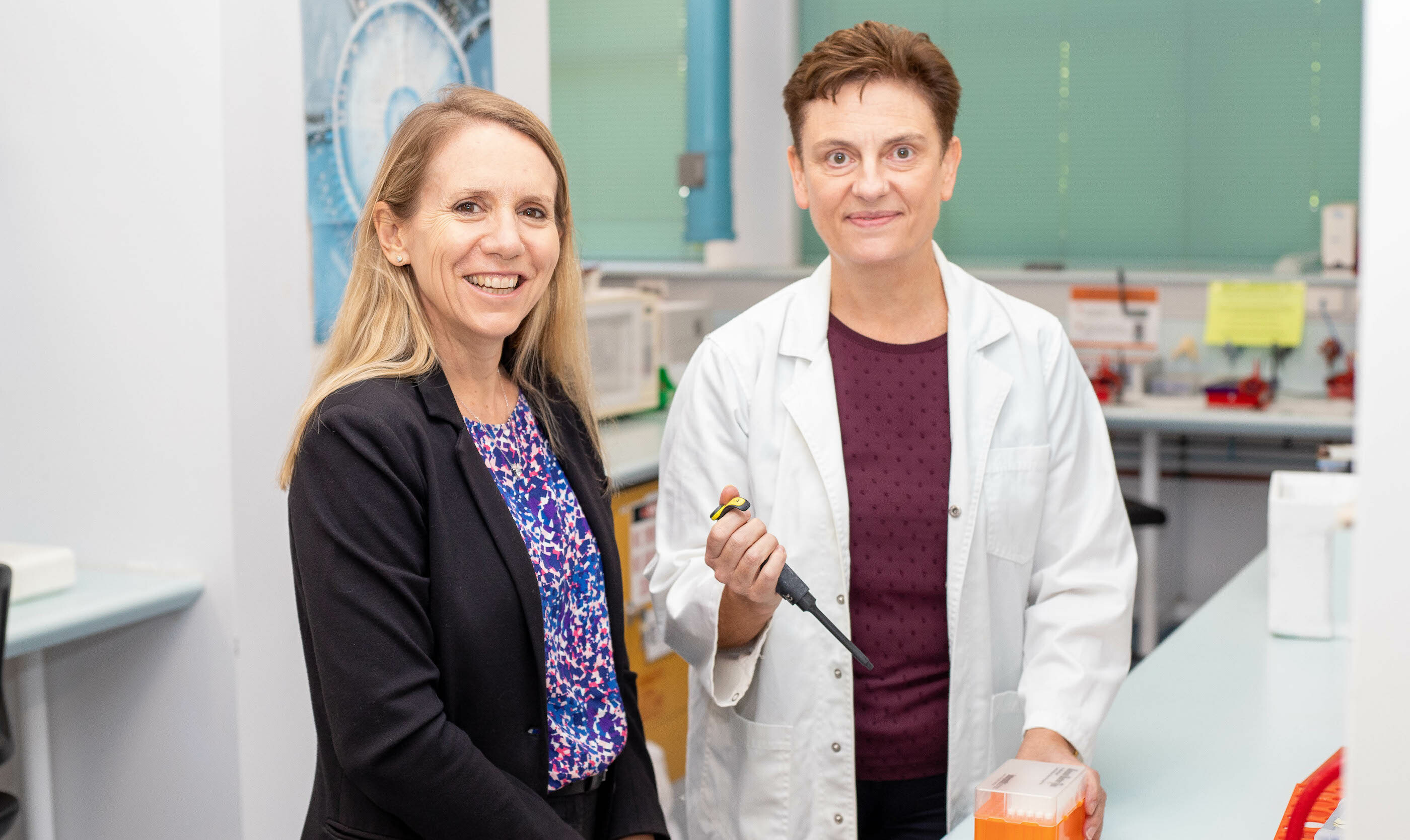 Dr Lee Nedkoff & Prof Livia Hool in Lab